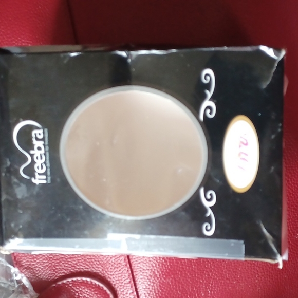 This is the FREEBRA brand of designer strapless push up bras - Picture 5 of 5